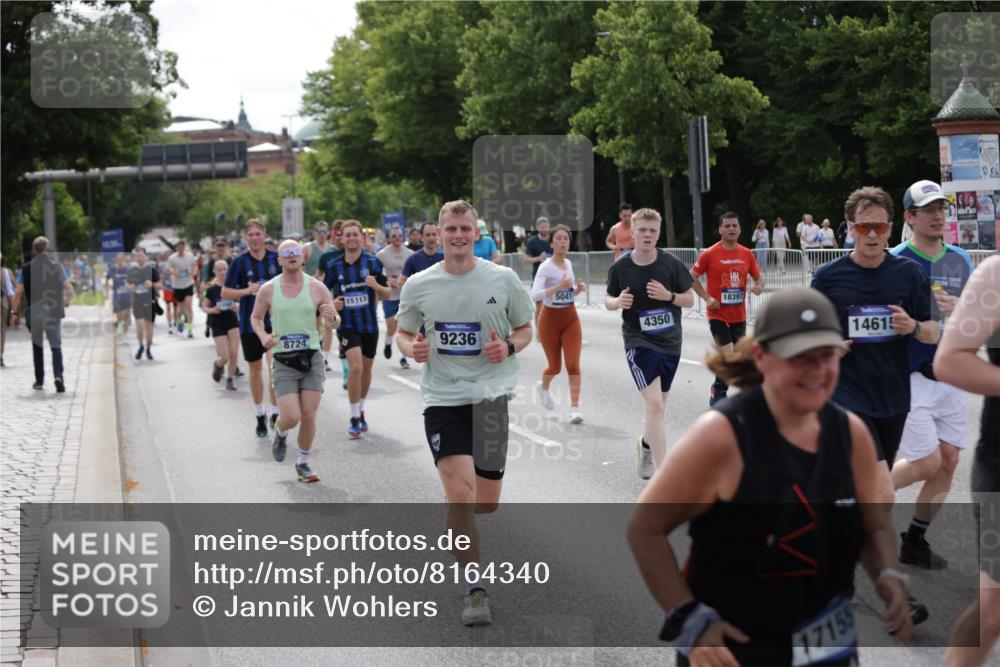 29.06.2025 - hella hamburg halbmarathon Jannik Wohlers http://msf.ph/oto/8164340 29.06.2025 10:20:30 Lombardsbrücke 2101, 2325, 2923, 2945, 3247, 3813, 4082, 4350, 5041, 5061, 6608, 8113, 8724, 8940, 9005, 9011, 9236, 9981, 10050, 10350, 10585, 11145, 12694, 12844, 13508, 14138, 14157, 14246, 14342, 14344, 14610, 14611, 14615, 14670, 14986, 15020, 15470, 15913, 16256, 16896, 16950, 17035, 17095, 17155, 17367, 17832, 18141, 18305, 18397, 18620, 19124, 19125, 19131, 19132 meine-sportfotos.de