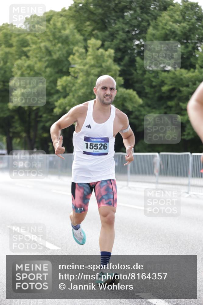 29.06.2025 - hella hamburg halbmarathon Jannik Wohlers http://msf.ph/oto/8164357 29.06.2025 09:40:30 Lombardsbrücke 11829, 14360, 14766, 15526, 17771 meine-sportfotos.de