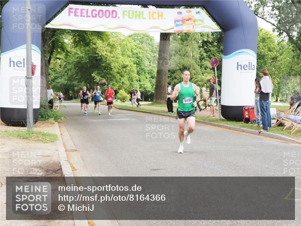 29.06.2025 - hella hamburg halbmarathon MichiJ http://msf.ph/oto/8164366 29.06.2025 10:13:32 Zwischen KM18-KM19 6699 meine-sportfotos.de