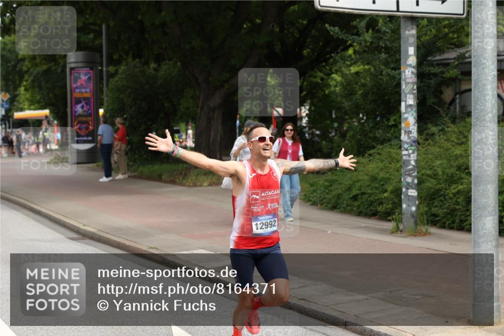 29.06.2025 - hella hamburg halbmarathon Yannick Fuchs http://msf.ph/oto/8164371 29.06.2025 10:22:06 20KM 1065, 1577, 5344, 9079, 10848, 12641, 12992, 13780, 14019, 15023, 15671, 18124, 19050 meine-sportfotos.de