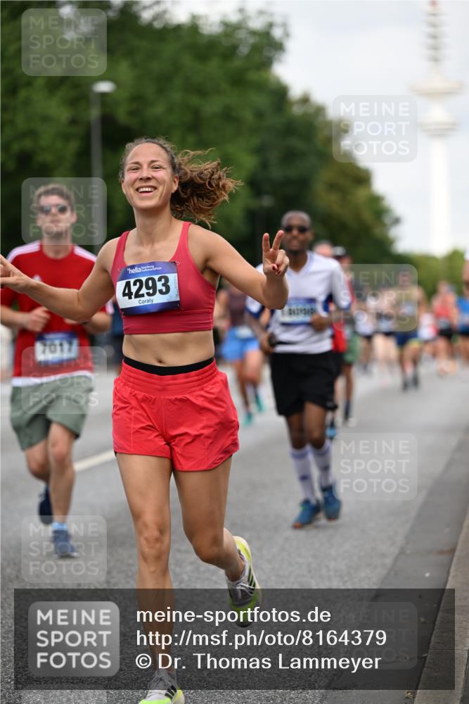 29.06.2025 - hella hamburg halbmarathon Dr. Thomas Lammeyer http://msf.ph/oto/8164379 29.06.2025 10:09:08 Kennedybrücke 1126, 1213, 1347, 1559, 2424, 2463, 2540, 2852, 3071, 3994, 4293, 4394, 4538, 5869, 6907, 6908, 7017, 7826, 9280, 10100, 10709, 10834, 11088 meine-sportfotos.de