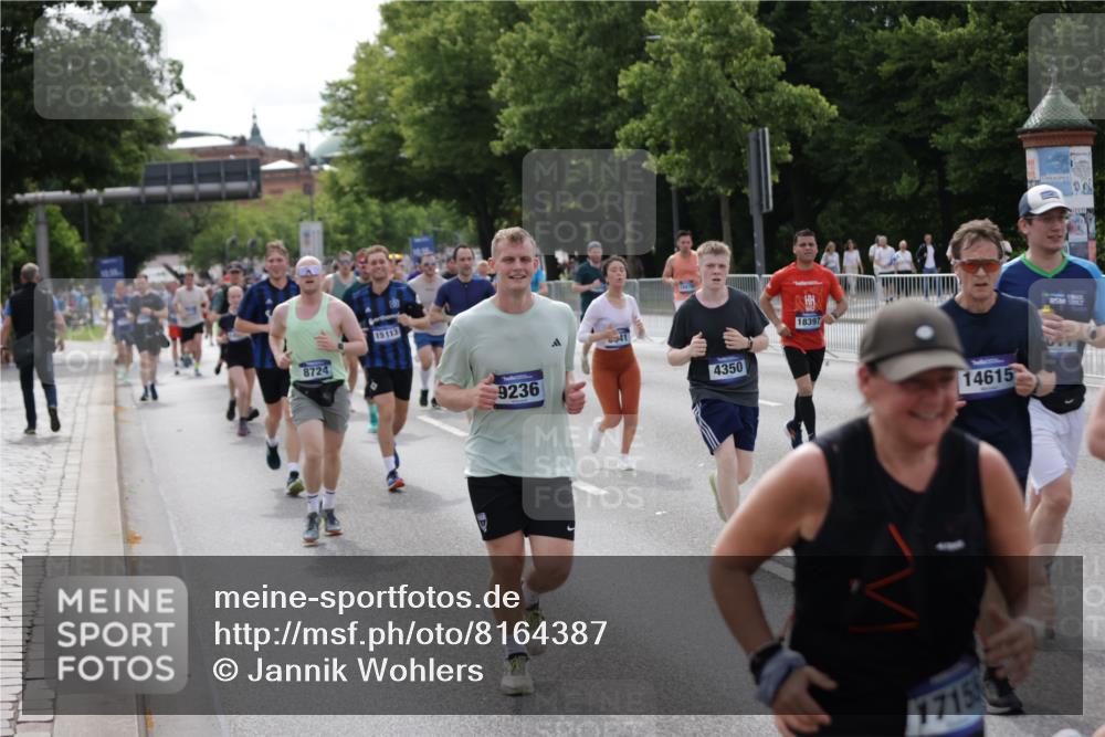29.06.2025 - hella hamburg halbmarathon Jannik Wohlers http://msf.ph/oto/8164387 29.06.2025 10:20:30 Lombardsbrücke 2101, 2325, 2923, 2945, 3247, 3813, 4082, 4350, 5041, 5061, 6608, 8113, 8724, 8940, 9005, 9011, 9236, 9981, 10050, 10350, 10585, 11145, 12694, 12844, 13508, 14138, 14157, 14246, 14342, 14344, 14610, 14611, 14615, 14670, 14986, 15020, 15470, 15913, 16256, 16896, 16950, 17035, 17095, 17155, 17367, 17832, 18141, 18305, 18397, 18620, 19124, 19125, 19131, 19132 meine-sportfotos.de