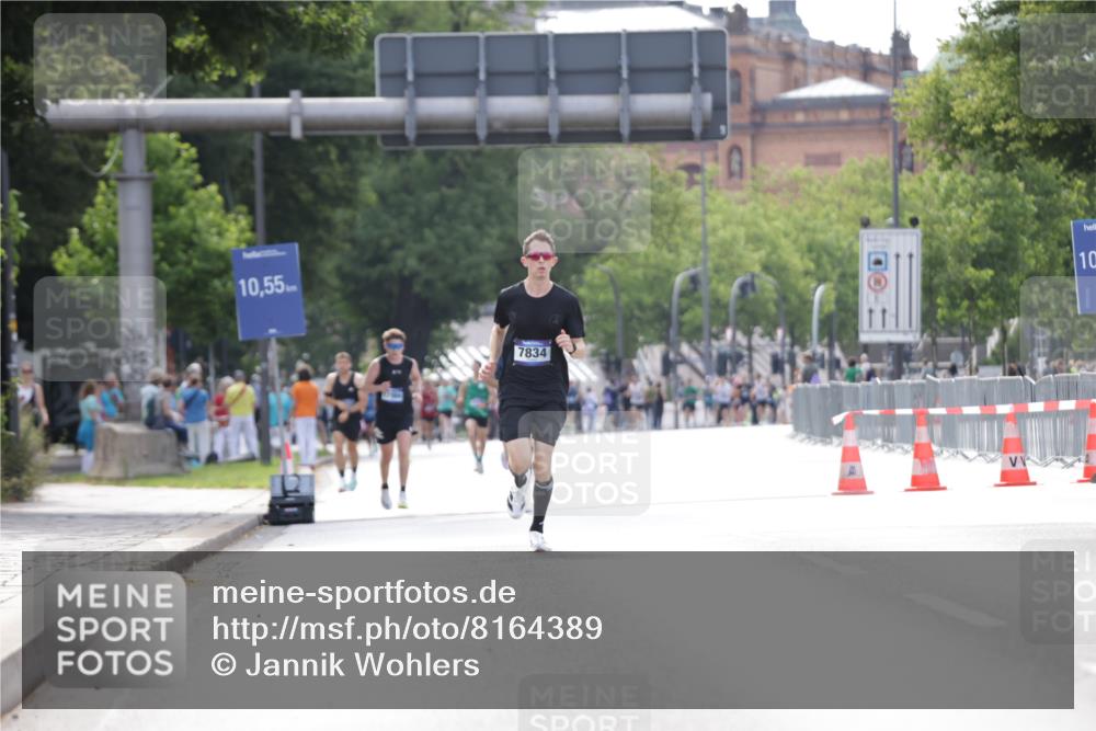 29.06.2025 - hella hamburg halbmarathon Jannik Wohlers http://msf.ph/oto/8164389 29.06.2025 09:40:37 Lombardsbrücke 14360, 14766, 15526, 17771 meine-sportfotos.de