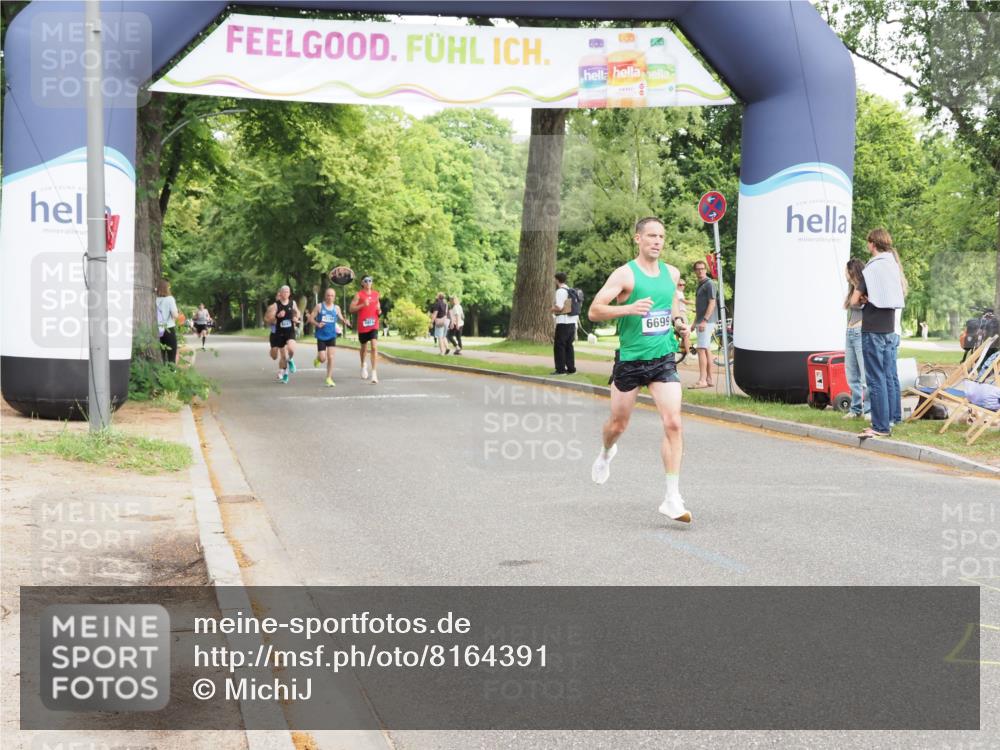 29.06.2025 - hella hamburg halbmarathon MichiJ http://msf.ph/oto/8164391 29.06.2025 10:13:32 Zwischen KM18-KM19 6699 meine-sportfotos.de