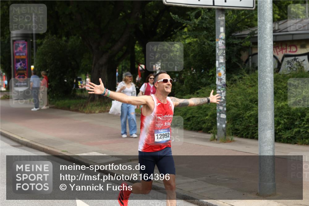 29.06.2025 - hella hamburg halbmarathon Yannick Fuchs http://msf.ph/oto/8164396 29.06.2025 10:22:06 20KM 1065, 1577, 5344, 9079, 10848, 12641, 12992, 13780, 14019, 15023, 15671, 18124, 19050 meine-sportfotos.de