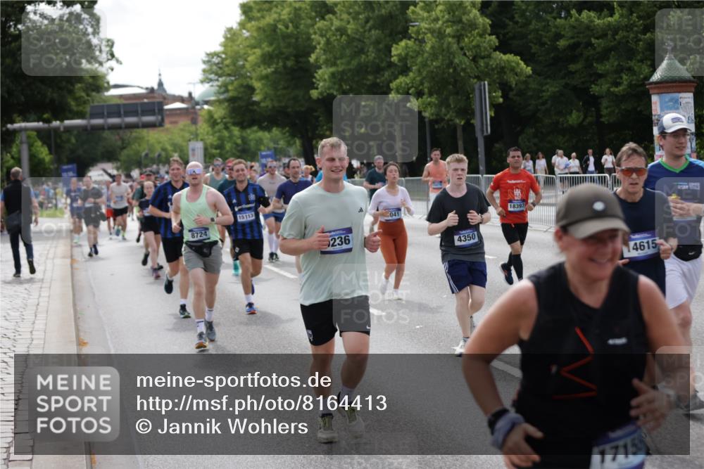29.06.2025 - hella hamburg halbmarathon Jannik Wohlers http://msf.ph/oto/8164413 29.06.2025 10:20:30 Lombardsbrücke 2101, 2325, 2923, 2945, 3247, 3813, 4082, 4350, 5041, 5061, 6608, 8113, 8724, 8940, 9005, 9011, 9236, 9981, 10050, 10350, 10585, 11145, 12694, 12844, 13508, 14138, 14157, 14246, 14342, 14344, 14610, 14611, 14615, 14670, 14986, 15020, 15470, 15913, 16256, 16896, 16950, 17035, 17095, 17155, 17367, 17832, 18141, 18305, 18397, 18620, 19124, 19125, 19131, 19132 meine-sportfotos.de