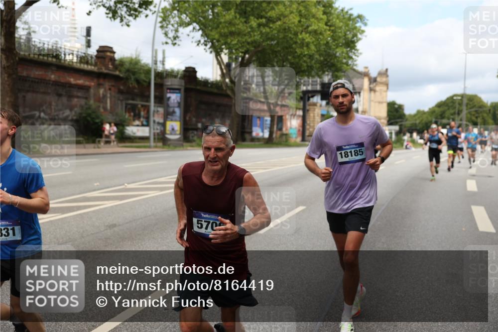 29.06.2025 - hella hamburg halbmarathon Yannick Fuchs http://msf.ph/oto/8164419 29.06.2025 10:40:00 20KM 2270, 2367, 2590, 2707, 3056, 3186, 3477, 4277, 4854, 5623, 5648, 5706, 6054, 6071, 6290, 6831, 7056, 7385, 7450, 8374, 9105, 9585, 9710, 10792, 10796, 11291, 11495, 11821, 12084, 12643, 13525, 13919, 14374, 14385, 14764, 14911, 15365, 15563, 15636, 16513, 16617, 16624, 16725, 17499, 17674, 17835, 17960, 18081, 18185, 18346, 18407, 18637, 18862, 18878 meine-sportfotos.de