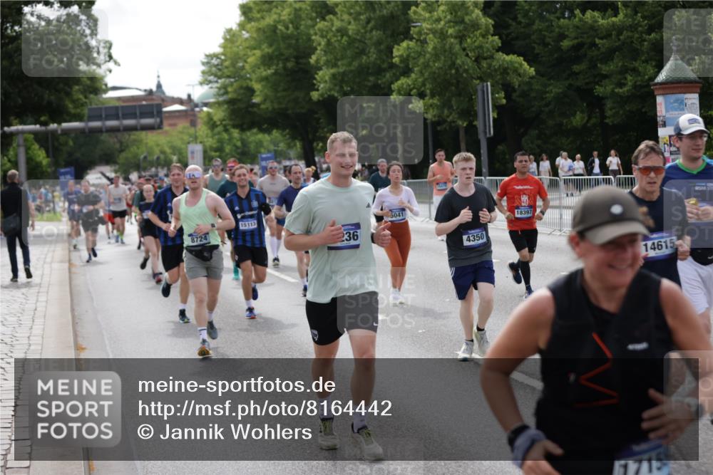 29.06.2025 - hella hamburg halbmarathon Jannik Wohlers http://msf.ph/oto/8164442 29.06.2025 10:20:30 Lombardsbrücke 2101, 2325, 2923, 2945, 3247, 3813, 4082, 4350, 5041, 5061, 6608, 8113, 8724, 8940, 9005, 9011, 9236, 9981, 10050, 10350, 10585, 11145, 12694, 12844, 13508, 14138, 14157, 14246, 14342, 14344, 14610, 14611, 14615, 14670, 14986, 15020, 15470, 15913, 16256, 16896, 16950, 17035, 17095, 17155, 17367, 17832, 18141, 18305, 18397, 18620, 19124, 19125, 19131, 19132 meine-sportfotos.de