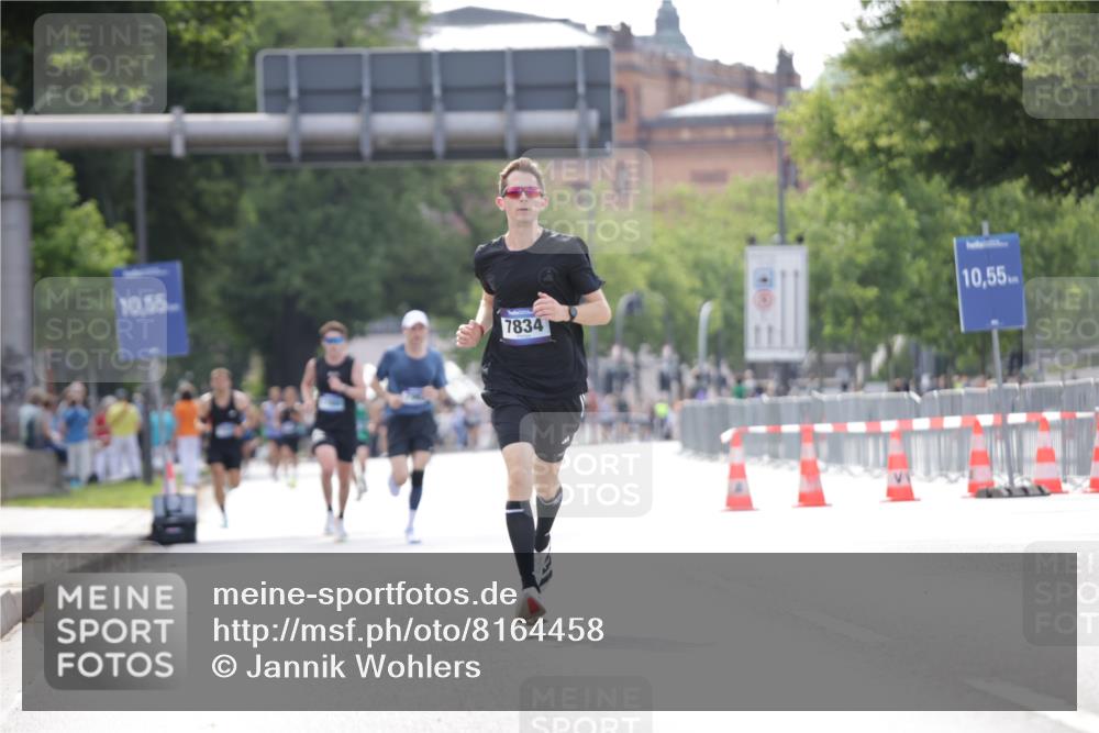 29.06.2025 - hella hamburg halbmarathon Jannik Wohlers http://msf.ph/oto/8164458 29.06.2025 09:40:39 Lombardsbrücke 7834, 14360, 14766, 15526 meine-sportfotos.de