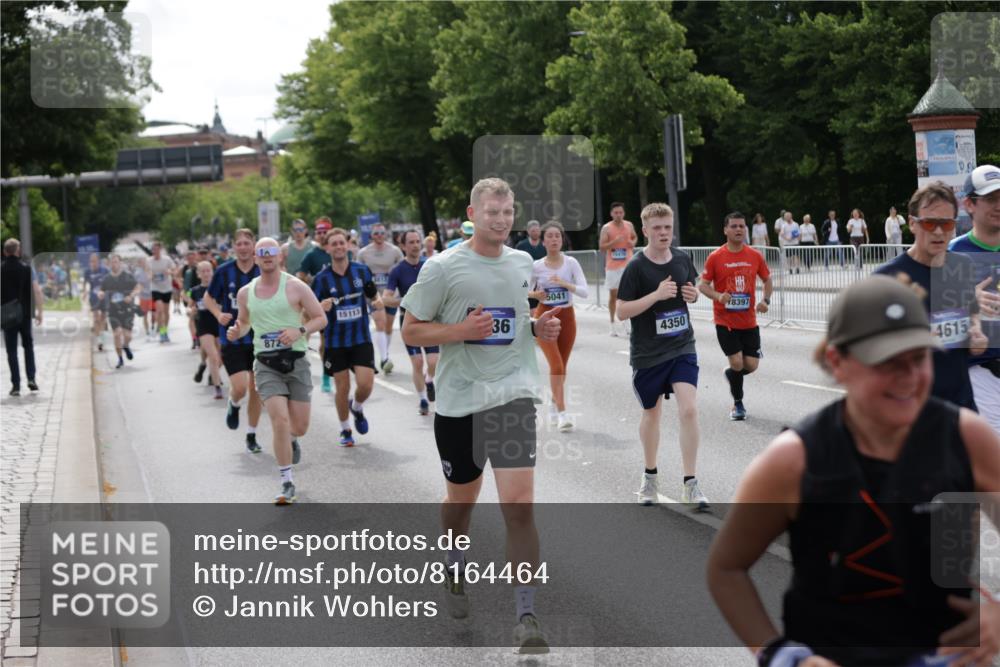 29.06.2025 - hella hamburg halbmarathon Jannik Wohlers http://msf.ph/oto/8164464 29.06.2025 10:20:30 Lombardsbrücke 2101, 2325, 2923, 2945, 3247, 3813, 4082, 4350, 5041, 5061, 6608, 8113, 8724, 8940, 9005, 9011, 9236, 9981, 10050, 10350, 10585, 11145, 12694, 12844, 13508, 14138, 14157, 14246, 14342, 14344, 14610, 14611, 14615, 14670, 14986, 15020, 15470, 15913, 16256, 16896, 16950, 17035, 17095, 17155, 17367, 17832, 18141, 18305, 18397, 18620, 19124, 19125, 19131, 19132 meine-sportfotos.de