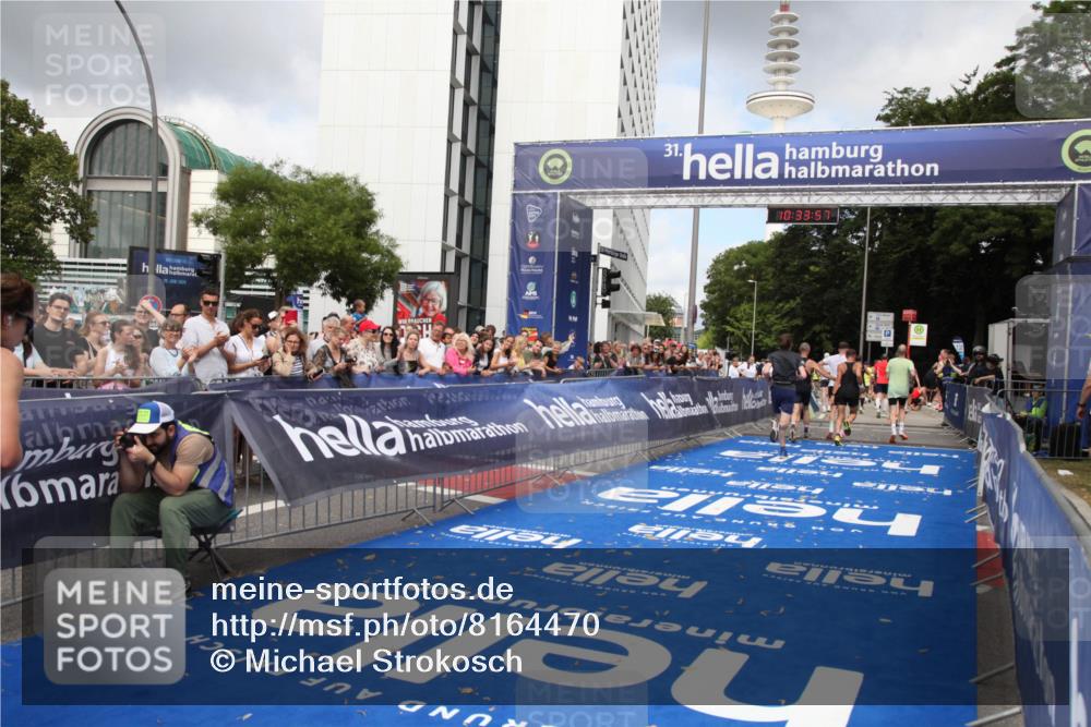 29.06.2025 - hella hamburg halbmarathon Michael Strokosch http://msf.ph/oto/8164470 29.06.2025 10:33:56 Ziel 1743, 2228, 2243, 10865, 13771, 14310, 14466, 15500, 16243 meine-sportfotos.de