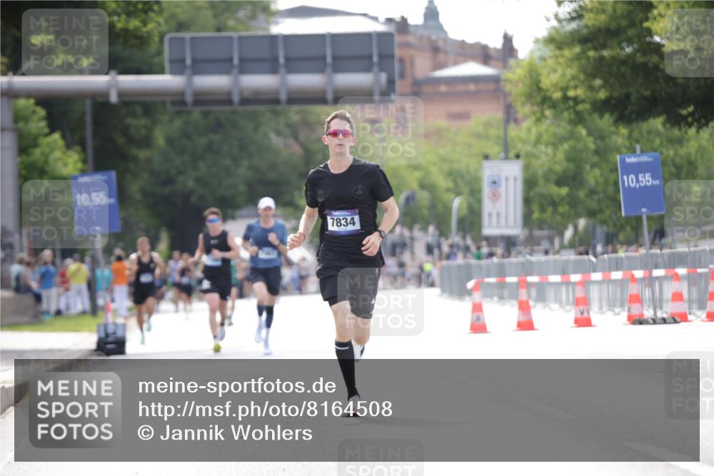 29.06.2025 - hella hamburg halbmarathon Jannik Wohlers http://msf.ph/oto/8164508 29.06.2025 09:40:39 Lombardsbrücke 7834, 14360, 14766, 15526 meine-sportfotos.de