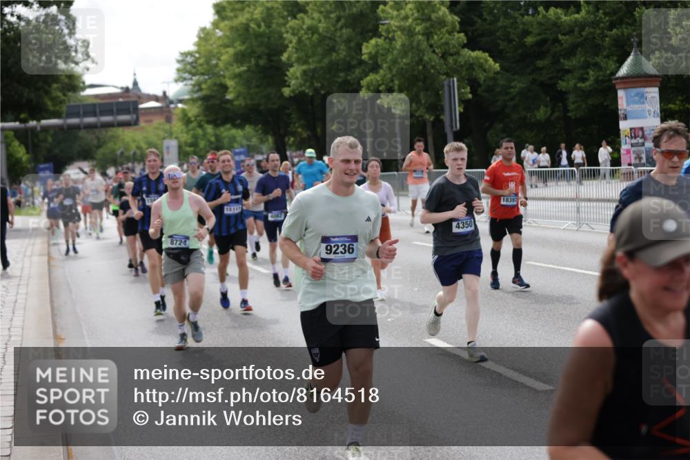 29.06.2025 - hella hamburg halbmarathon Jannik Wohlers http://msf.ph/oto/8164518 29.06.2025 10:20:30 Lombardsbrücke 2101, 2325, 2923, 2945, 3247, 3813, 4082, 4350, 5041, 5061, 6608, 8113, 8724, 8940, 9005, 9011, 9236, 9981, 10050, 10350, 10585, 11145, 12694, 12844, 13508, 14138, 14157, 14246, 14342, 14344, 14610, 14611, 14615, 14670, 14986, 15020, 15470, 15913, 16256, 16896, 16950, 17035, 17095, 17155, 17367, 17832, 18141, 18305, 18397, 18620, 19124, 19125, 19131, 19132 meine-sportfotos.de