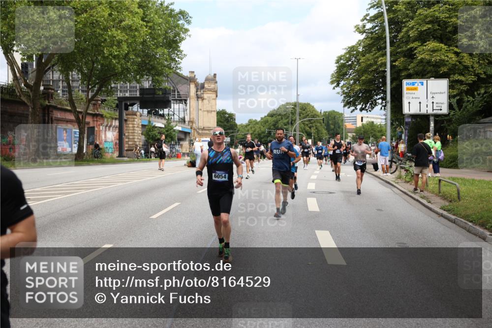 29.06.2025 - hella hamburg halbmarathon Yannick Fuchs http://msf.ph/oto/8164529 29.06.2025 10:40:03 20KM 1569, 2138, 2270, 2367, 2590, 2707, 3056, 3186, 3477, 4277, 4345, 4854, 5648, 5706, 6054, 6071, 6290, 6460, 6711, 6831, 7056, 7385, 7450, 8374, 9105, 9585, 10792, 10796, 11291, 11495, 11821, 12084, 12277, 13525, 14374, 14385, 14764, 14911, 15563, 15636, 16513, 16624, 17499, 17674, 17835, 18081, 18185, 18346, 18637, 18862, 18878 meine-sportfotos.de