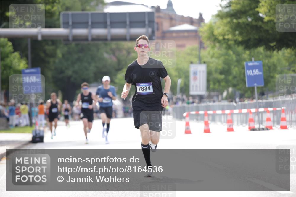 29.06.2025 - hella hamburg halbmarathon Jannik Wohlers http://msf.ph/oto/8164536 29.06.2025 09:40:40 Lombardsbrücke 7834, 14360, 14766, 15526 meine-sportfotos.de