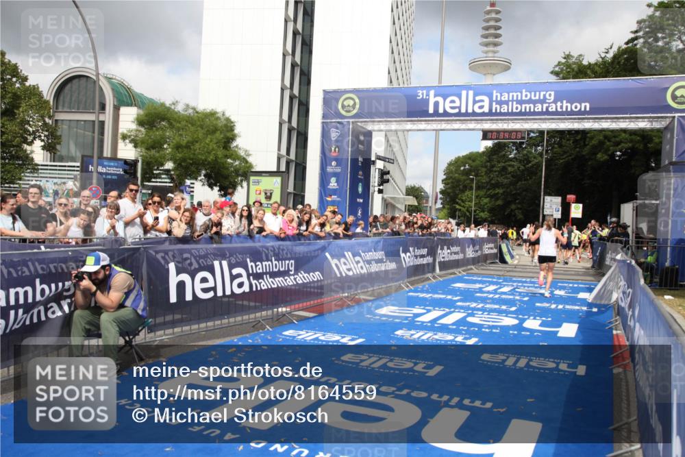 29.06.2025 - hella hamburg halbmarathon Michael Strokosch http://msf.ph/oto/8164559 29.06.2025 10:34:02 Ziel 9345, 9519, 11227, 13493, 13494, 15268, 15500, 17877 meine-sportfotos.de