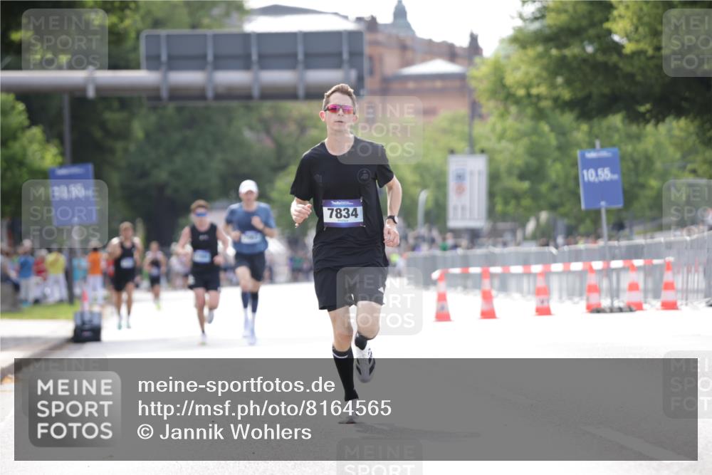 29.06.2025 - hella hamburg halbmarathon Jannik Wohlers http://msf.ph/oto/8164565 29.06.2025 09:40:40 Lombardsbrücke 7834, 14360, 14766, 15526 meine-sportfotos.de