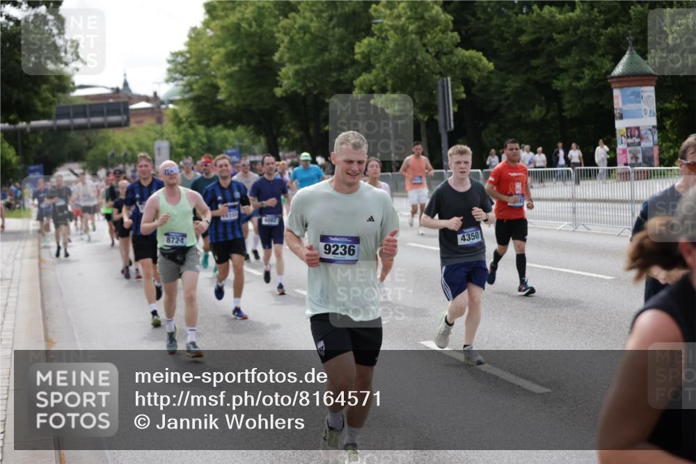 29.06.2025 - hella hamburg halbmarathon Jannik Wohlers http://msf.ph/oto/8164571 29.06.2025 10:20:30 Lombardsbrücke 2101, 2325, 2923, 2945, 3247, 3813, 4082, 4350, 5041, 5061, 6608, 8113, 8724, 8940, 9005, 9011, 9236, 9981, 10050, 10350, 10585, 11145, 12694, 12844, 13508, 14138, 14157, 14246, 14342, 14344, 14610, 14611, 14615, 14670, 14986, 15020, 15470, 15913, 16256, 16896, 16950, 17035, 17095, 17155, 17367, 17832, 18141, 18305, 18397, 18620, 19124, 19125, 19131, 19132 meine-sportfotos.de
