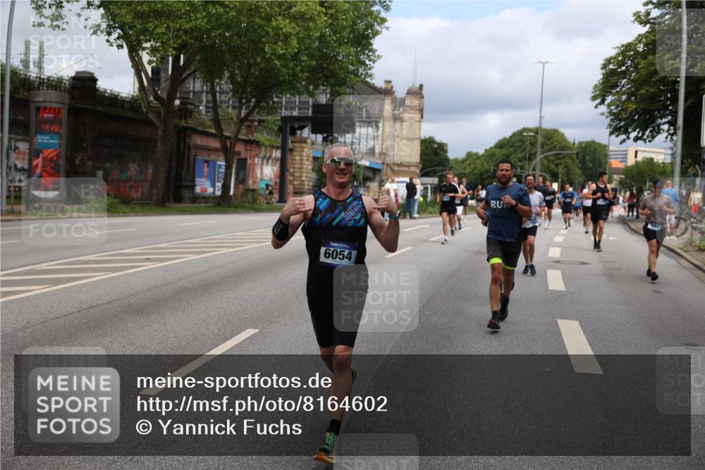 29.06.2025 - hella hamburg halbmarathon Yannick Fuchs http://msf.ph/oto/8164602 29.06.2025 10:40:03 20KM 1569, 2138, 2270, 2367, 2590, 2707, 3056, 3186, 3477, 4277, 4345, 4854, 5648, 5706, 6054, 6071, 6290, 6460, 6711, 6831, 7056, 7385, 7450, 8374, 9105, 9585, 10792, 10796, 11291, 11495, 11821, 12084, 12277, 13525, 14374, 14385, 14764, 14911, 15563, 15636, 16513, 16624, 17499, 17674, 17835, 18081, 18185, 18346, 18637, 18862, 18878 meine-sportfotos.de