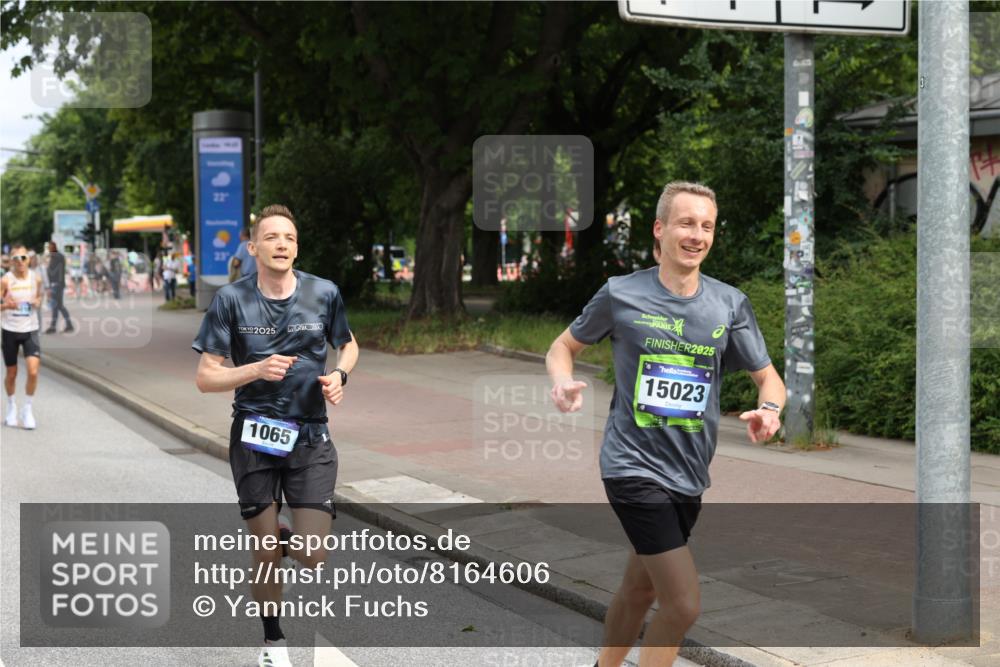 29.06.2025 - hella hamburg halbmarathon Yannick Fuchs http://msf.ph/oto/8164606 29.06.2025 10:22:14 20KM 1065, 1577, 5344, 9079, 9097, 10848, 12992, 13956, 14019, 14828, 15023, 15136, 15671, 18037, 18124, 19050 meine-sportfotos.de