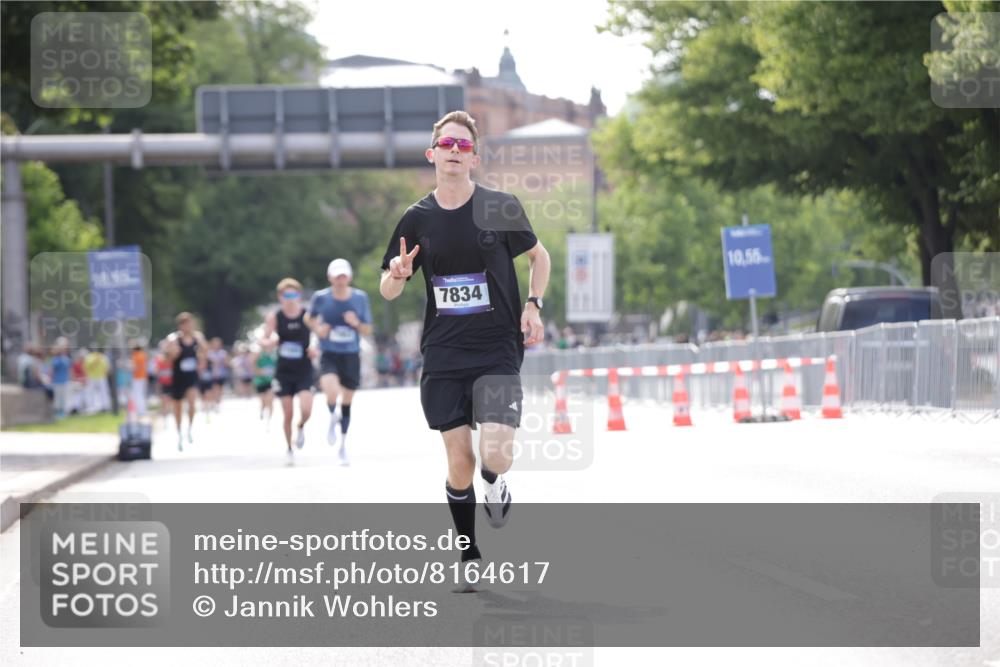 29.06.2025 - hella hamburg halbmarathon Jannik Wohlers http://msf.ph/oto/8164617 29.06.2025 09:40:40 Lombardsbrücke 7834, 14360, 14766, 15526 meine-sportfotos.de