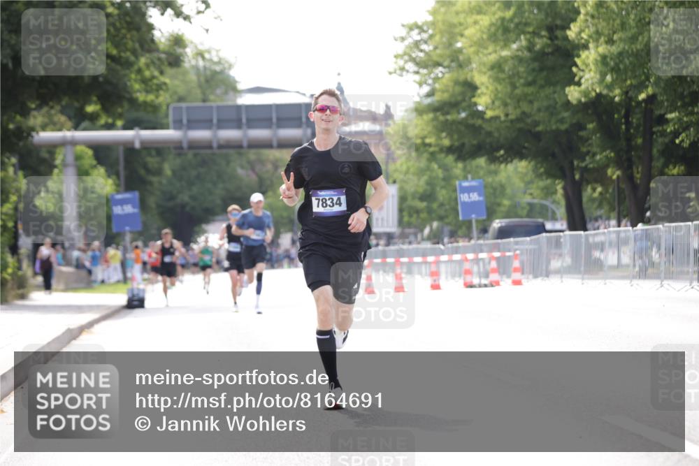 29.06.2025 - hella hamburg halbmarathon Jannik Wohlers http://msf.ph/oto/8164691 29.06.2025 09:40:41 Lombardsbrücke 7834, 14360, 14766, 15526 meine-sportfotos.de