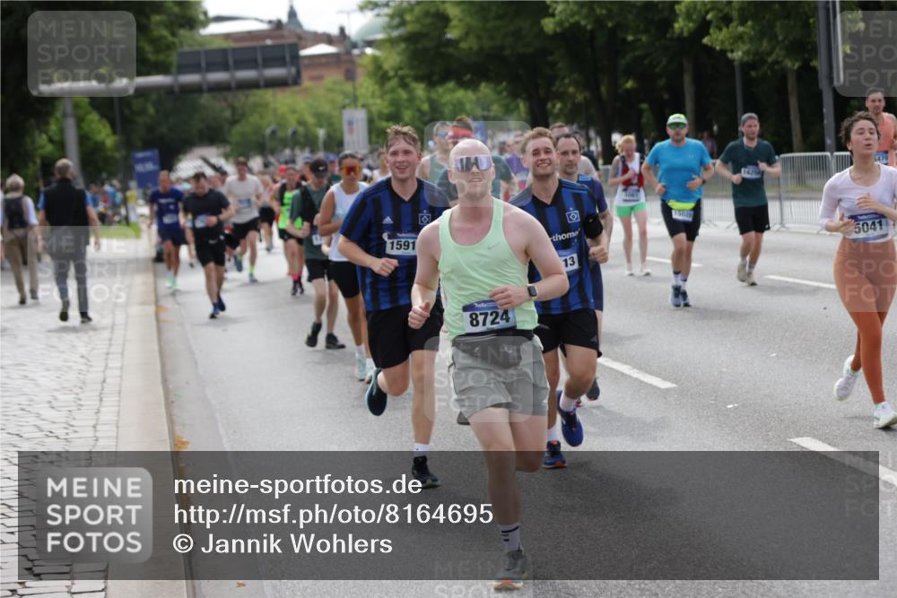 29.06.2025 - hella hamburg halbmarathon Jannik Wohlers http://msf.ph/oto/8164695 29.06.2025 10:20:32 Lombardsbrücke 2383, 2923, 2945, 3247, 3813, 4082, 4350, 5041, 5061, 5767, 6608, 7228, 7608, 8113, 8724, 8940, 9005, 9011, 9236, 9981, 10050, 10350, 10585, 10602, 11145, 12175, 12694, 12844, 13057, 13508, 14138, 14157, 14246, 14342, 14344, 14610, 14611, 14615, 14670, 14986, 15020, 15470, 15736, 15767, 15913, 16256, 16896, 16950, 17035, 17095, 17155, 17367, 17832, 18141, 18305, 18397, 18620, 19124, 19125, 19131, 19132 meine-sportfotos.de