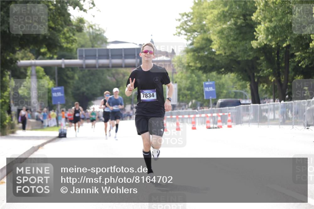 29.06.2025 - hella hamburg halbmarathon Jannik Wohlers http://msf.ph/oto/8164702 29.06.2025 09:40:41 Lombardsbrücke 7834, 14360, 14766, 15526 meine-sportfotos.de