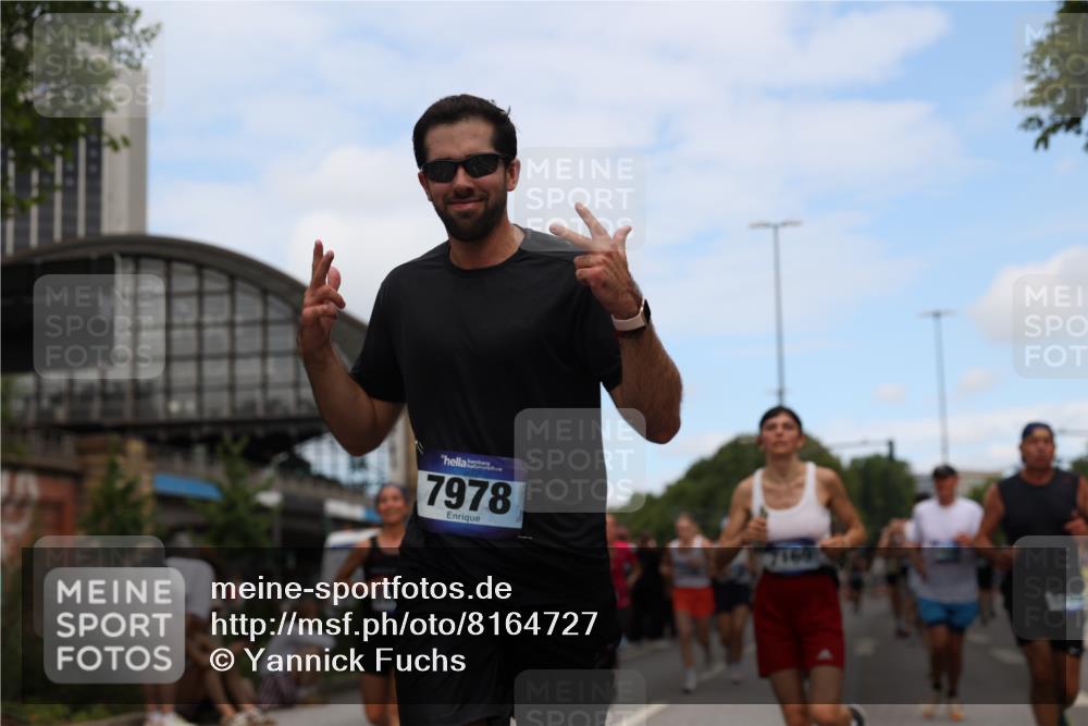 29.06.2025 - hella hamburg halbmarathon Yannick Fuchs http://msf.ph/oto/8164727 29.06.2025 11:18:07 20KM 1131, 1269, 1939, 2886, 3837, 4395, 4834, 5035, 5063, 5079, 5322, 6977, 7169, 7188, 7190, 7248, 7370, 7672, 7891, 7978, 8085, 8892, 9259, 9635, 9714, 9788, 10162, 10977, 11792, 11803, 13366, 13386, 13453, 13500, 13584, 14024, 14055, 14240, 14633, 14901, 14903, 15343, 15404, 15569, 16154, 16586, 16600, 16601, 16781, 16791, 16833, 16991, 17559, 17699, 18007, 18046, 18362, 18417, 18620 meine-sportfotos.de