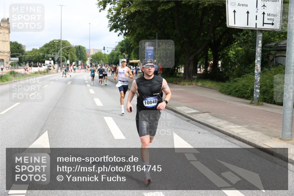 29.06.2025 - hella hamburg halbmarathon Yannick Fuchs http://msf.ph/oto/8164745 29.06.2025 10:22:19 20KM 1065, 1577, 5344, 9079, 9097, 10848, 13956, 14019, 14828, 15023, 15136, 15671, 18037, 18124, 19050 meine-sportfotos.de