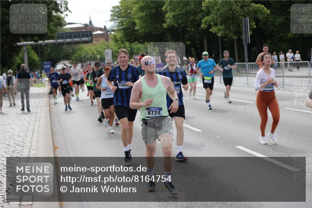 29.06.2025 - hella hamburg halbmarathon Jannik Wohlers http://msf.ph/oto/8164754 29.06.2025 10:20:32 Lombardsbrücke 2383, 2923, 2945, 3247, 3813, 4082, 4350, 5041, 5061, 5767, 6608, 7228, 7608, 8113, 8724, 8940, 9005, 9011, 9236, 9981, 10050, 10350, 10585, 10602, 11145, 12175, 12694, 12844, 13057, 13508, 14138, 14157, 14246, 14342, 14344, 14610, 14611, 14615, 14670, 14986, 15020, 15470, 15736, 15767, 15913, 16256, 16896, 16950, 17035, 17095, 17155, 17367, 17832, 18141, 18305, 18397, 18620, 19124, 19125, 19131, 19132 meine-sportfotos.de