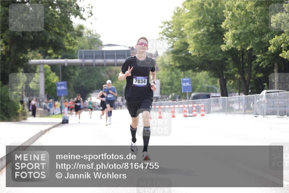 29.06.2025 - hella hamburg halbmarathon Jannik Wohlers http://msf.ph/oto/8164755 29.06.2025 09:40:41 Lombardsbrücke 7834, 14360, 14766, 15526 meine-sportfotos.de