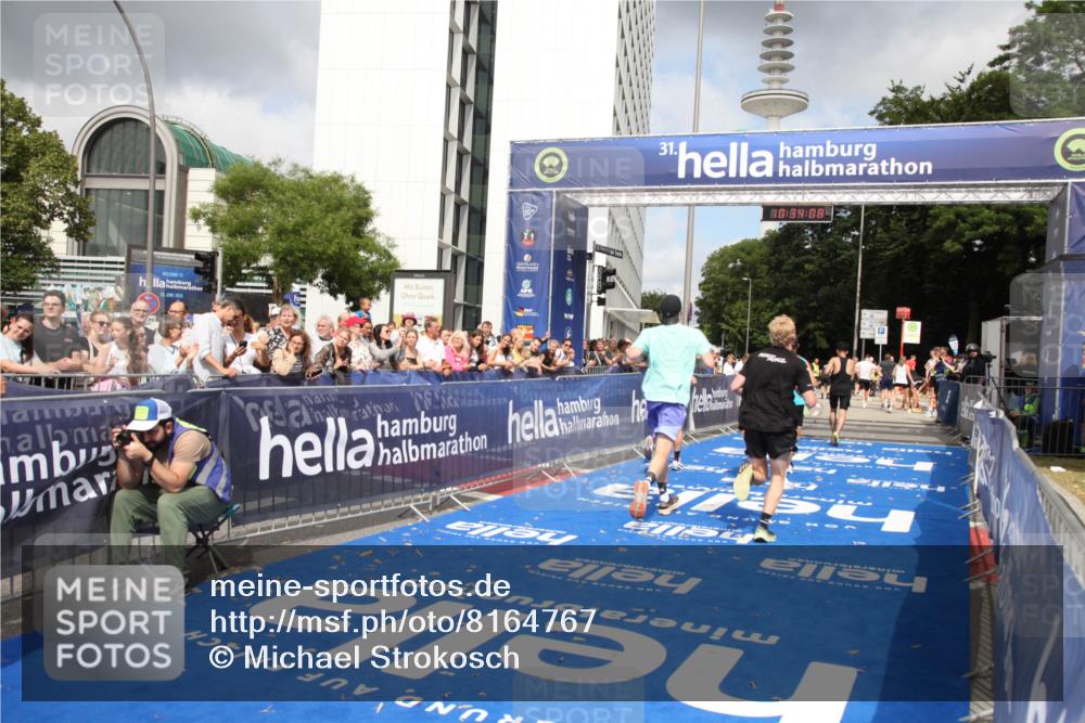 29.06.2025 - hella hamburg halbmarathon Michael Strokosch http://msf.ph/oto/8164767 29.06.2025 10:34:07 Ziel 9345, 9519, 11019, 11202, 11227, 13066, 13493, 13494, 14448, 15268, 16724, 17877 meine-sportfotos.de