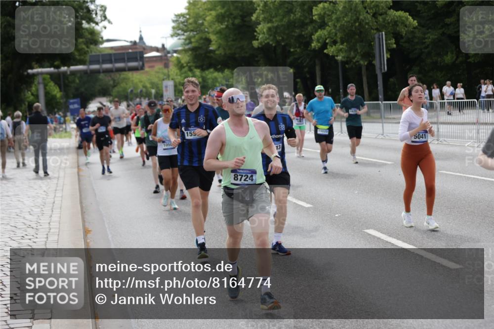 29.06.2025 - hella hamburg halbmarathon Jannik Wohlers http://msf.ph/oto/8164774 29.06.2025 10:20:32 Lombardsbrücke 2383, 2923, 2945, 3247, 3813, 4082, 4350, 5041, 5061, 5767, 6608, 7228, 7608, 8113, 8724, 8940, 9005, 9011, 9236, 9981, 10050, 10350, 10585, 10602, 11145, 12175, 12694, 12844, 13057, 13508, 14138, 14157, 14246, 14342, 14344, 14610, 14611, 14615, 14670, 14986, 15020, 15470, 15736, 15767, 15913, 16256, 16896, 16950, 17035, 17095, 17155, 17367, 17832, 18141, 18305, 18397, 18620, 19124, 19125, 19131, 19132 meine-sportfotos.de