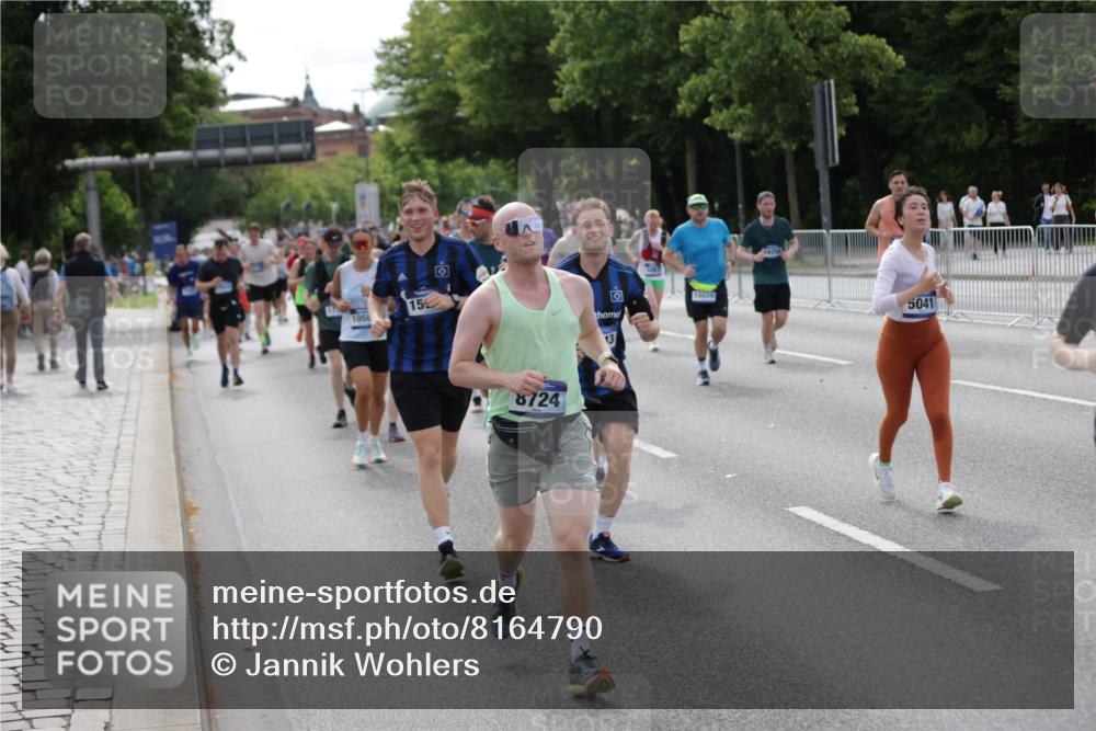 29.06.2025 - hella hamburg halbmarathon Jannik Wohlers http://msf.ph/oto/8164790 29.06.2025 10:20:32 Lombardsbrücke 2383, 2923, 2945, 3247, 3813, 4082, 4350, 5041, 5061, 5767, 6608, 7228, 7608, 8113, 8724, 8940, 9005, 9011, 9236, 9981, 10050, 10350, 10585, 10602, 11145, 12175, 12694, 12844, 13057, 13508, 14138, 14157, 14246, 14342, 14344, 14610, 14611, 14615, 14670, 14986, 15020, 15470, 15736, 15767, 15913, 16256, 16896, 16950, 17035, 17095, 17155, 17367, 17832, 18141, 18305, 18397, 18620, 19124, 19125, 19131, 19132 meine-sportfotos.de