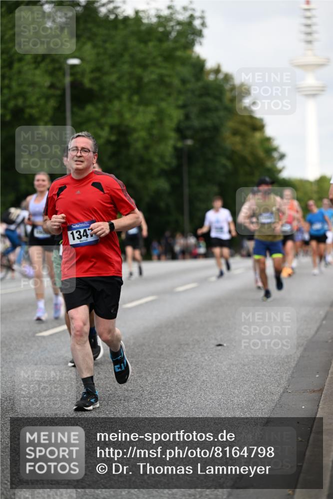 29.06.2025 - hella hamburg halbmarathon Dr. Thomas Lammeyer http://msf.ph/oto/8164798 29.06.2025 10:09:11 Kennedybrücke 1126, 1213, 1347, 1559, 2424, 2540, 2852, 3071, 3994, 4293, 4394, 4538, 5869, 6907, 6908, 7017, 7826, 9280, 10100, 10709, 10834, 11088 meine-sportfotos.de