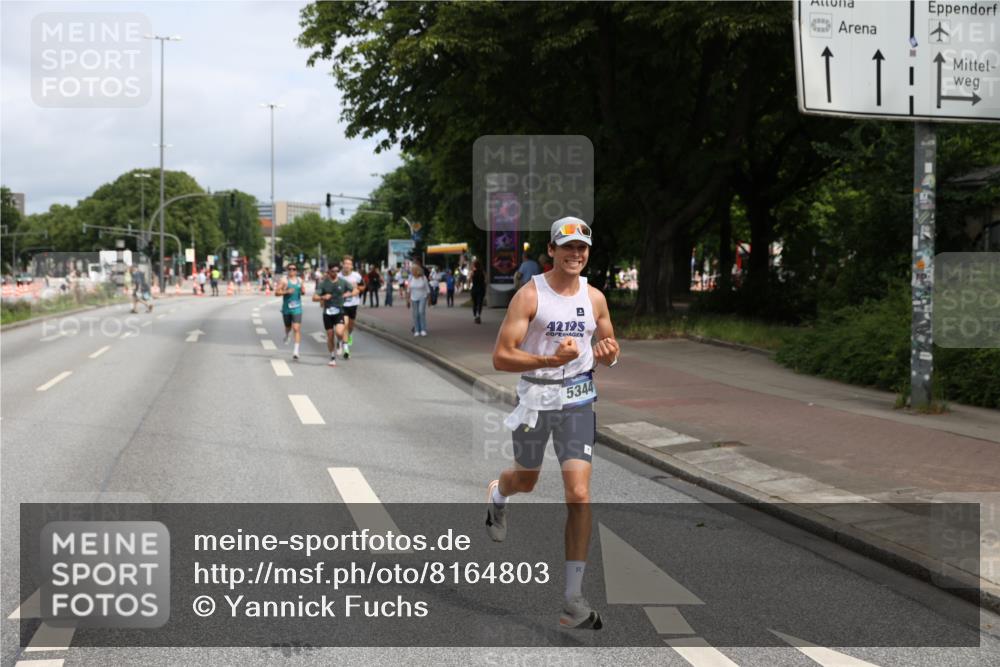 29.06.2025 - hella hamburg halbmarathon Yannick Fuchs http://msf.ph/oto/8164803 29.06.2025 10:22:20 20KM 1065, 1577, 5344, 9079, 9097, 10848, 13956, 14019, 14828, 15023, 15136, 15671, 18037, 18124, 19050 meine-sportfotos.de