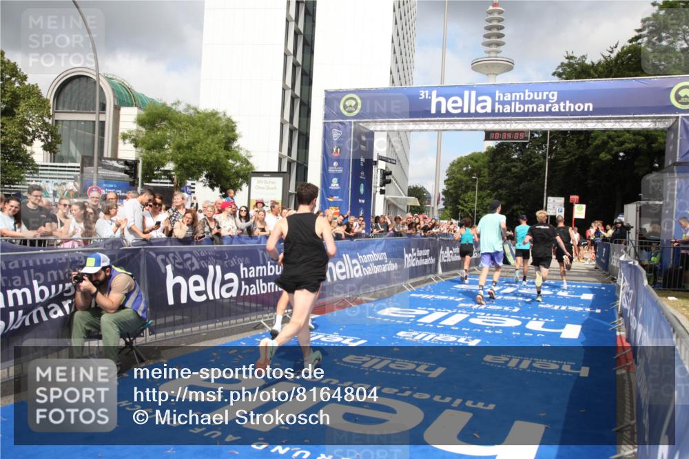 29.06.2025 - hella hamburg halbmarathon Michael Strokosch http://msf.ph/oto/8164804 29.06.2025 10:34:08 Ziel 9345, 9376, 9519, 11019, 11202, 11227, 13066, 13493, 13494, 14448, 15268, 16724, 17751, 17877 meine-sportfotos.de