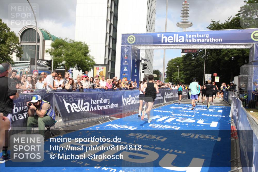 29.06.2025 - hella hamburg halbmarathon Michael Strokosch http://msf.ph/oto/8164818 29.06.2025 10:34:08 Ziel 9345, 9376, 9519, 11019, 11202, 11227, 13066, 13493, 13494, 14448, 15268, 16724, 17751, 17877 meine-sportfotos.de