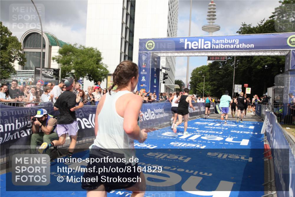 29.06.2025 - hella hamburg halbmarathon Michael Strokosch http://msf.ph/oto/8164829 29.06.2025 10:34:09 Ziel 9345, 9376, 11019, 11202, 11227, 13066, 13493, 13494, 14448, 15268, 16724, 17751, 17877 meine-sportfotos.de