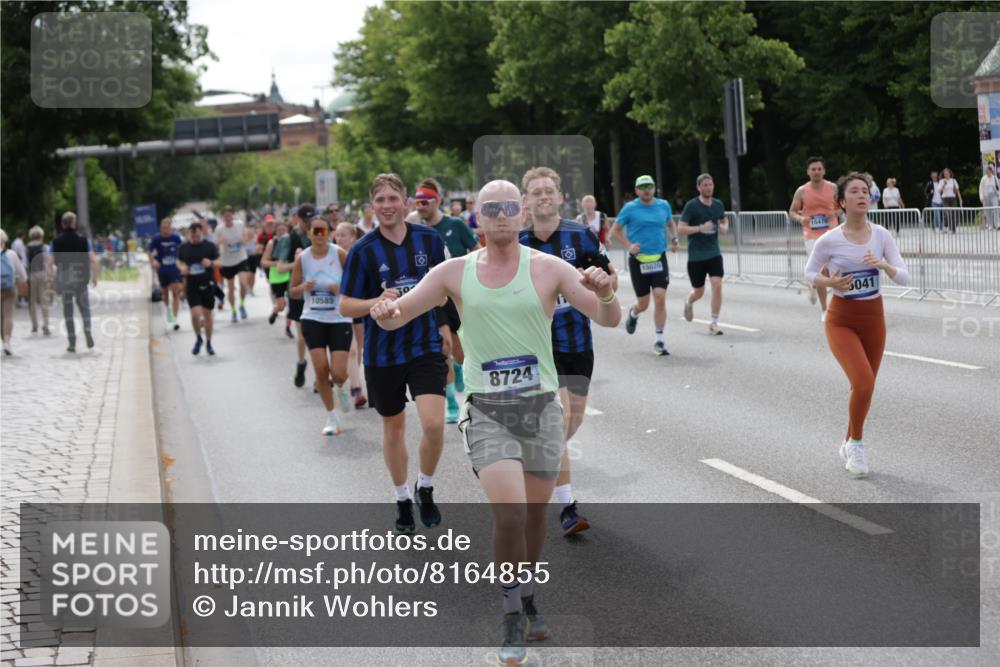 29.06.2025 - hella hamburg halbmarathon Jannik Wohlers http://msf.ph/oto/8164855 29.06.2025 10:20:32 Lombardsbrücke 2383, 2923, 2945, 3247, 3813, 4082, 4350, 5041, 5061, 5767, 6608, 7228, 7608, 8113, 8724, 8940, 9005, 9011, 9236, 9981, 10050, 10350, 10585, 10602, 11145, 12175, 12694, 12844, 13057, 13508, 14138, 14157, 14246, 14342, 14344, 14610, 14611, 14615, 14670, 14986, 15020, 15470, 15736, 15767, 15913, 16256, 16896, 16950, 17035, 17095, 17155, 17367, 17832, 18141, 18305, 18397, 18620, 19124, 19125, 19131, 19132 meine-sportfotos.de