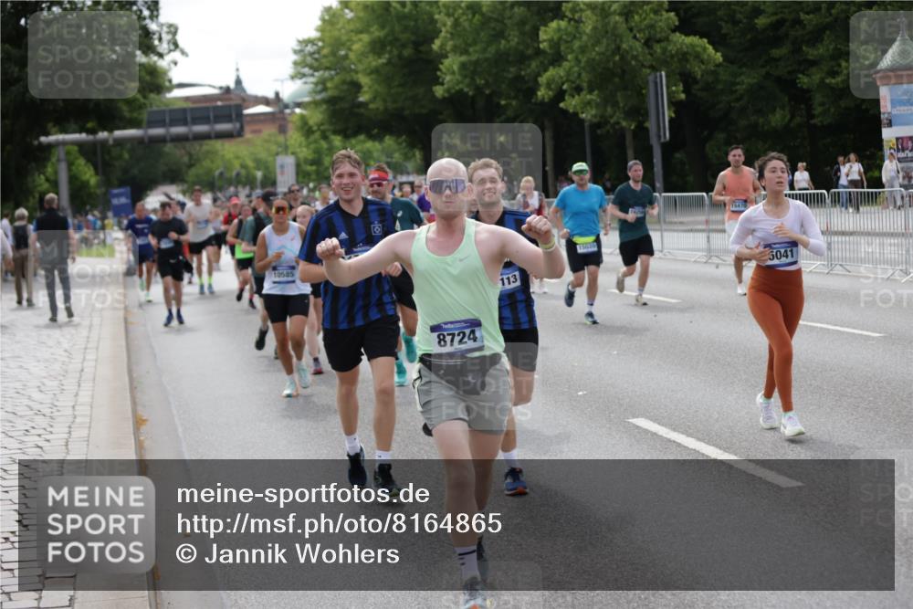 29.06.2025 - hella hamburg halbmarathon Jannik Wohlers http://msf.ph/oto/8164865 29.06.2025 10:20:32 Lombardsbrücke 2383, 2923, 2945, 3247, 3813, 4082, 4350, 5041, 5061, 5767, 6608, 7228, 7608, 8113, 8724, 8940, 9005, 9011, 9236, 9981, 10050, 10350, 10585, 10602, 11145, 12175, 12694, 12844, 13057, 13508, 14138, 14157, 14246, 14342, 14344, 14610, 14611, 14615, 14670, 14986, 15020, 15470, 15736, 15767, 15913, 16256, 16896, 16950, 17035, 17095, 17155, 17367, 17832, 18141, 18305, 18397, 18620, 19124, 19125, 19131, 19132 meine-sportfotos.de