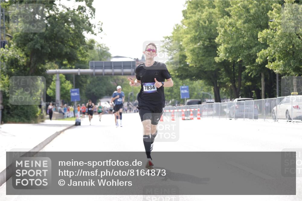 29.06.2025 - hella hamburg halbmarathon Jannik Wohlers http://msf.ph/oto/8164873 29.06.2025 09:40:42 Lombardsbrücke 7834, 14360, 14766, 15526 meine-sportfotos.de