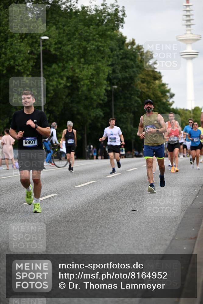 29.06.2025 - hella hamburg halbmarathon Dr. Thomas Lammeyer http://msf.ph/oto/8164952 29.06.2025 10:09:13 Kennedybrücke 1126, 1213, 1347, 1559, 2424, 2540, 2852, 3071, 3578, 4293, 4394, 4538, 5869, 6907, 6908, 7017, 7826, 8316, 10100, 10709, 10834, 11088 meine-sportfotos.de