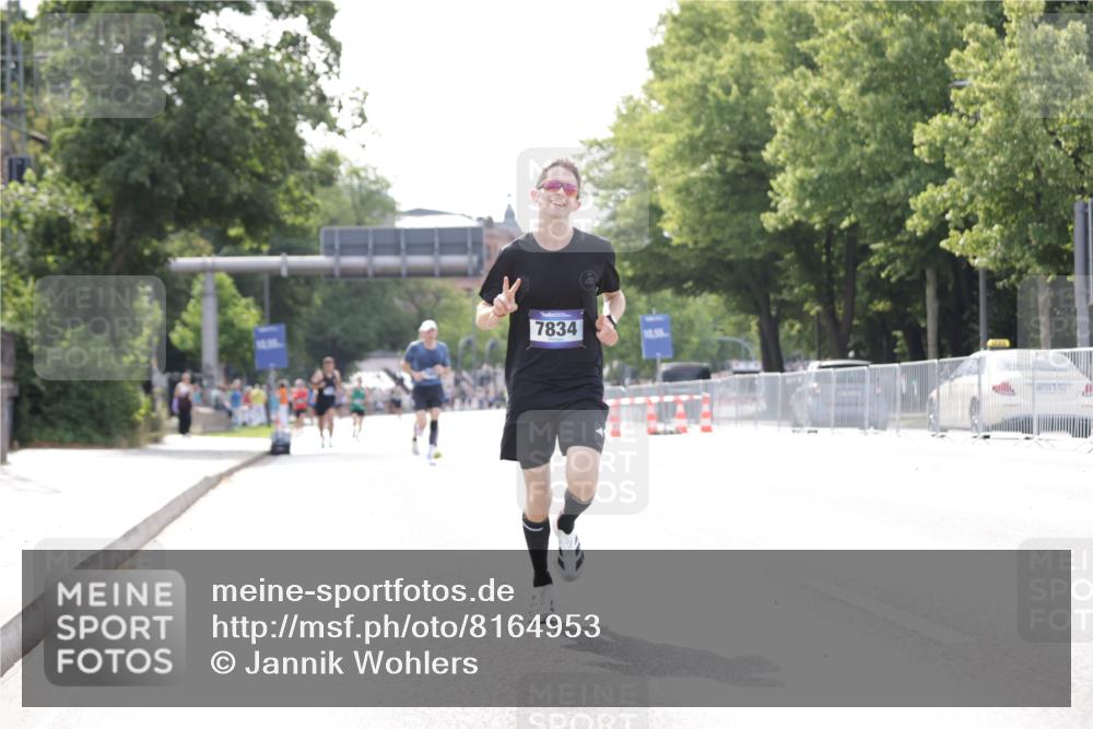29.06.2025 - hella hamburg halbmarathon Jannik Wohlers http://msf.ph/oto/8164953 29.06.2025 09:40:42 Lombardsbrücke 7834, 14360, 14766, 15526 meine-sportfotos.de