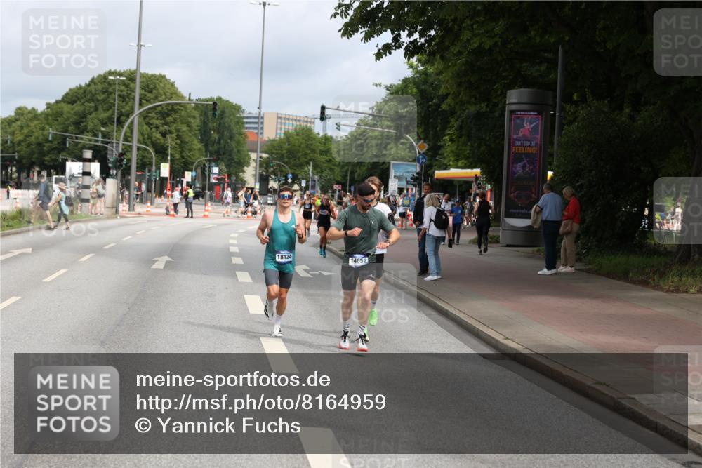 29.06.2025 - hella hamburg halbmarathon Yannick Fuchs http://msf.ph/oto/8164959 29.06.2025 10:22:22 20KM 1577, 5344, 9079, 9097, 10485, 10848, 13956, 14019, 14828, 15136, 18037, 18124, 19050 meine-sportfotos.de