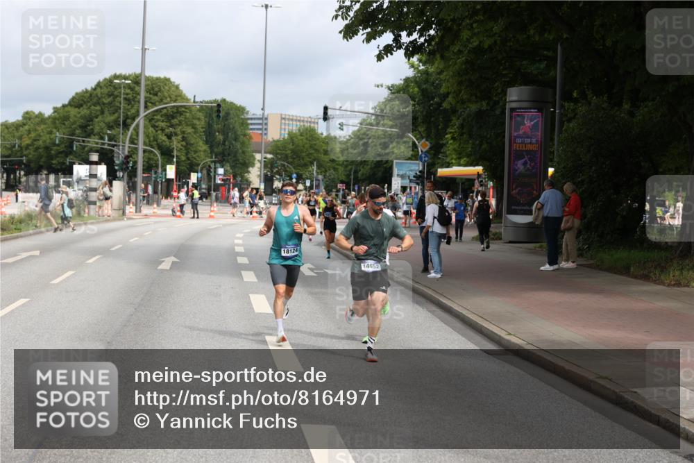 29.06.2025 - hella hamburg halbmarathon Yannick Fuchs http://msf.ph/oto/8164971 29.06.2025 10:22:22 20KM 1577, 5344, 9079, 9097, 10485, 10848, 13956, 14019, 14828, 15136, 18037, 18124, 19050 meine-sportfotos.de