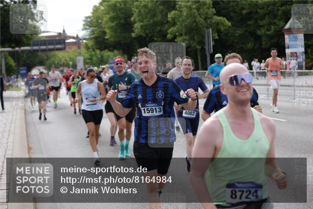 29.06.2025 - hella hamburg halbmarathon Jannik Wohlers http://msf.ph/oto/8164984 29.06.2025 10:20:33 Lombardsbrücke 2383, 2923, 2945, 3161, 3247, 3453, 3813, 4082, 4350, 5041, 5061, 5767, 6275, 6308, 6608, 7228, 7608, 8113, 8724, 8726, 8940, 9005, 9011, 9236, 9981, 10050, 10350, 10585, 10602, 11145, 12175, 12694, 12844, 13057, 13508, 14138, 14157, 14246, 14342, 14344, 14610, 14611, 14615, 14670, 14986, 15020, 15470, 15736, 15767, 15913, 16256, 16896, 16950, 17035, 17095, 17155, 17367, 17832, 18141, 18305, 18397, 18620, 18784, 19124, 19125, 19131, 19132 meine-sportfotos.de