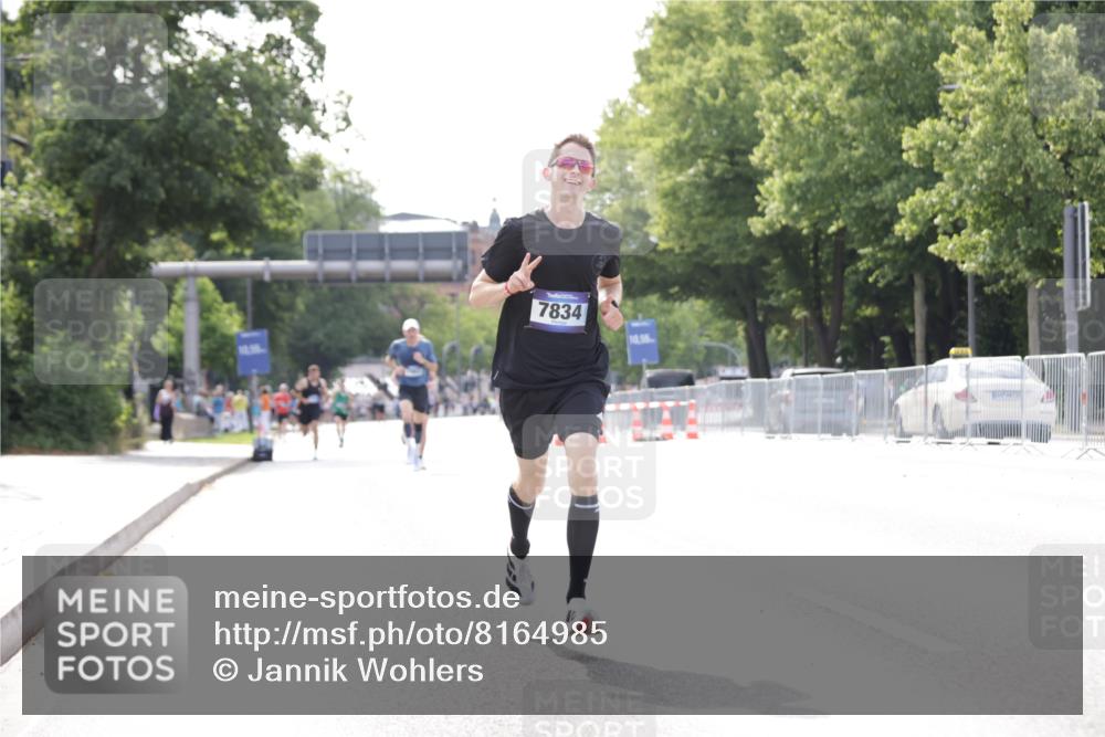 29.06.2025 - hella hamburg halbmarathon Jannik Wohlers http://msf.ph/oto/8164985 29.06.2025 09:40:42 Lombardsbrücke 7834, 14360, 14766, 15526 meine-sportfotos.de