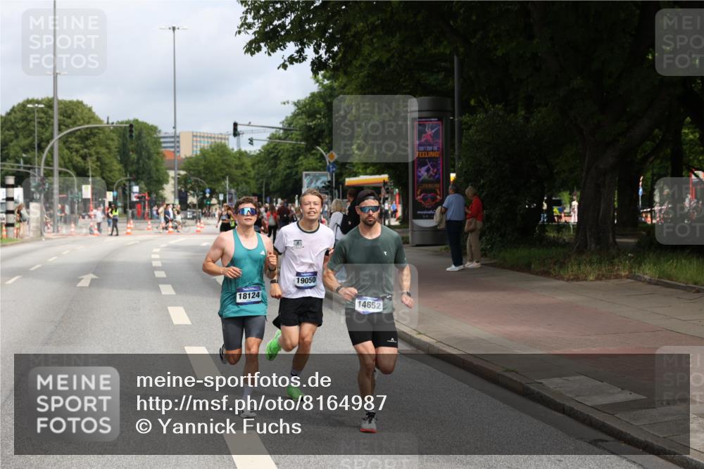 29.06.2025 - hella hamburg halbmarathon Yannick Fuchs http://msf.ph/oto/8164987 29.06.2025 10:22:23 20KM 5344, 9079, 9097, 10485, 10848, 12341, 13956, 14019, 14828, 15136, 18037, 18124, 19050 meine-sportfotos.de